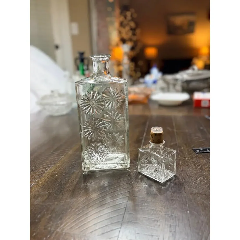 Vintage Four Roses Whiskey Bottle Clear Glass Decanter Star Burst Pattern Cork
